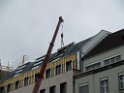 800 kg Fensterrahmen drohte auf Strasse zu rutschen Koeln Friesenplatz P22